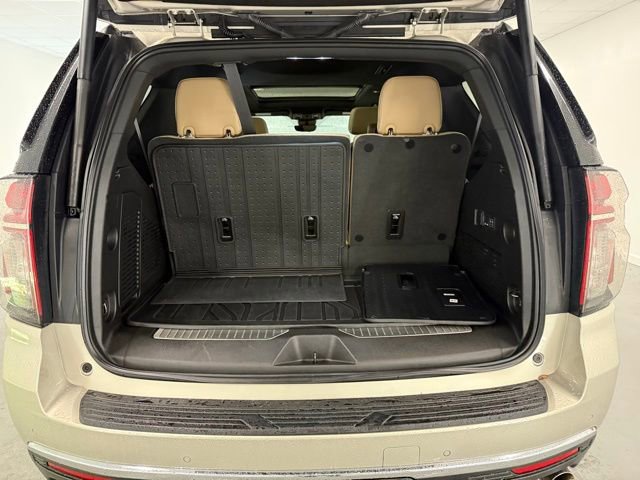 Used 2024 Chevrolet Tahoe Premier w/ Premium Package image 8