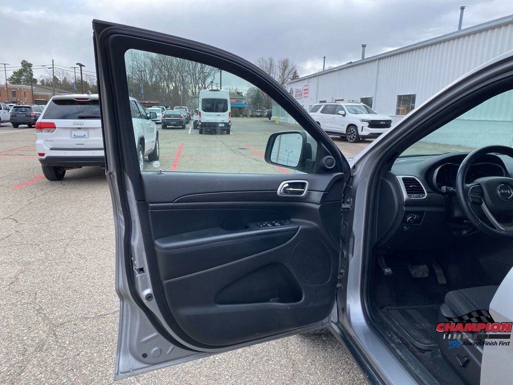 Used 2018 Jeep Grand Cherokee Laredo image 15