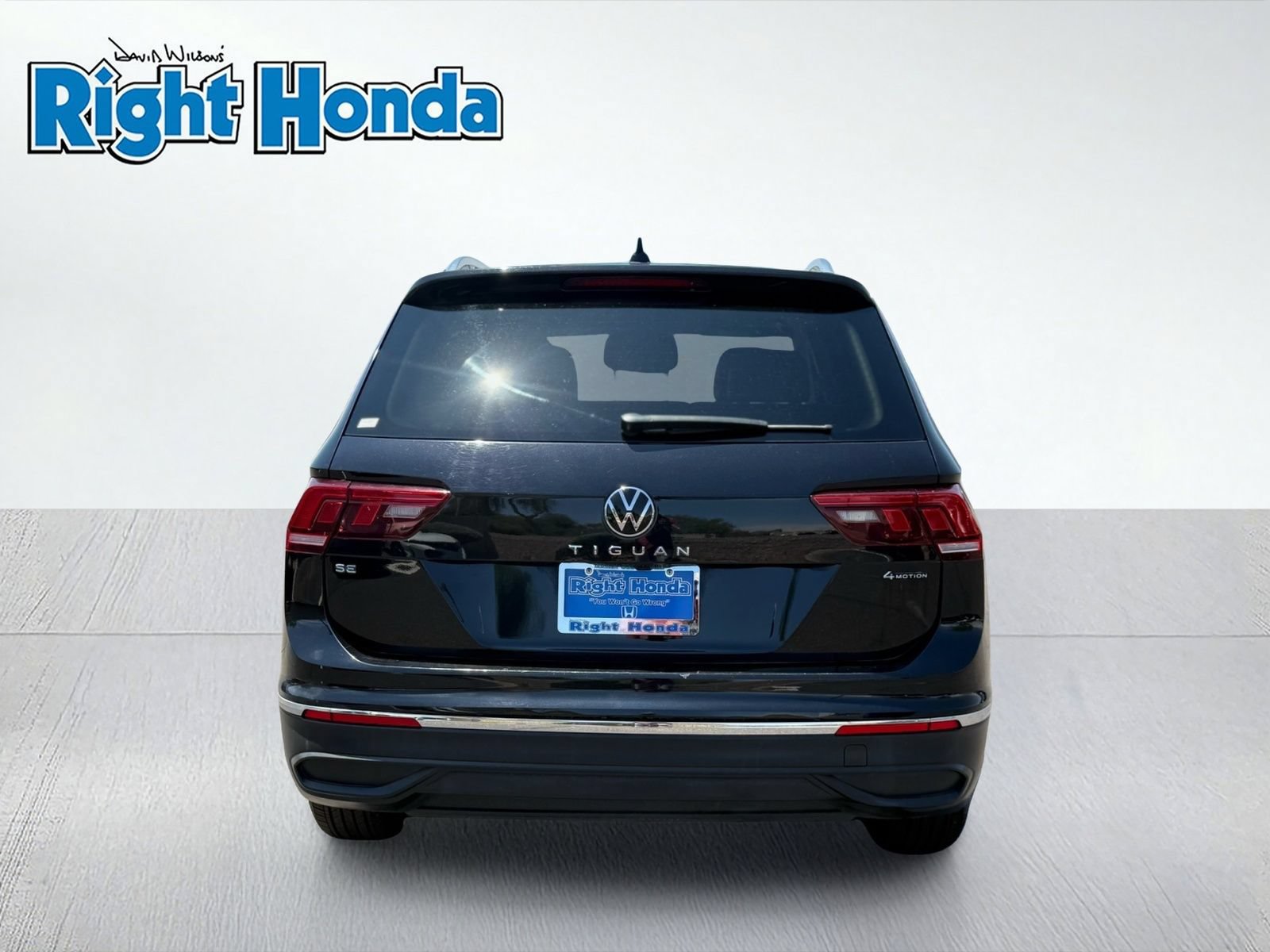 Used 2024 Volkswagen Tiguan SE AWD/4WD image 7