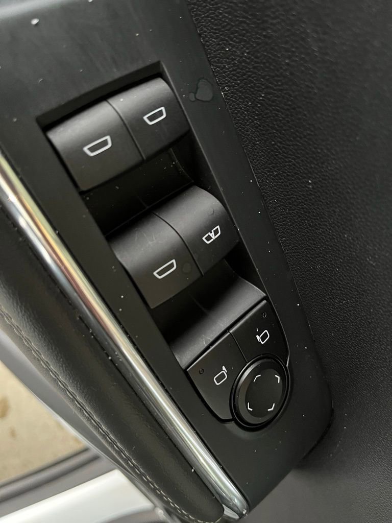 Used 2025 GMC Acadia Elevation image 23