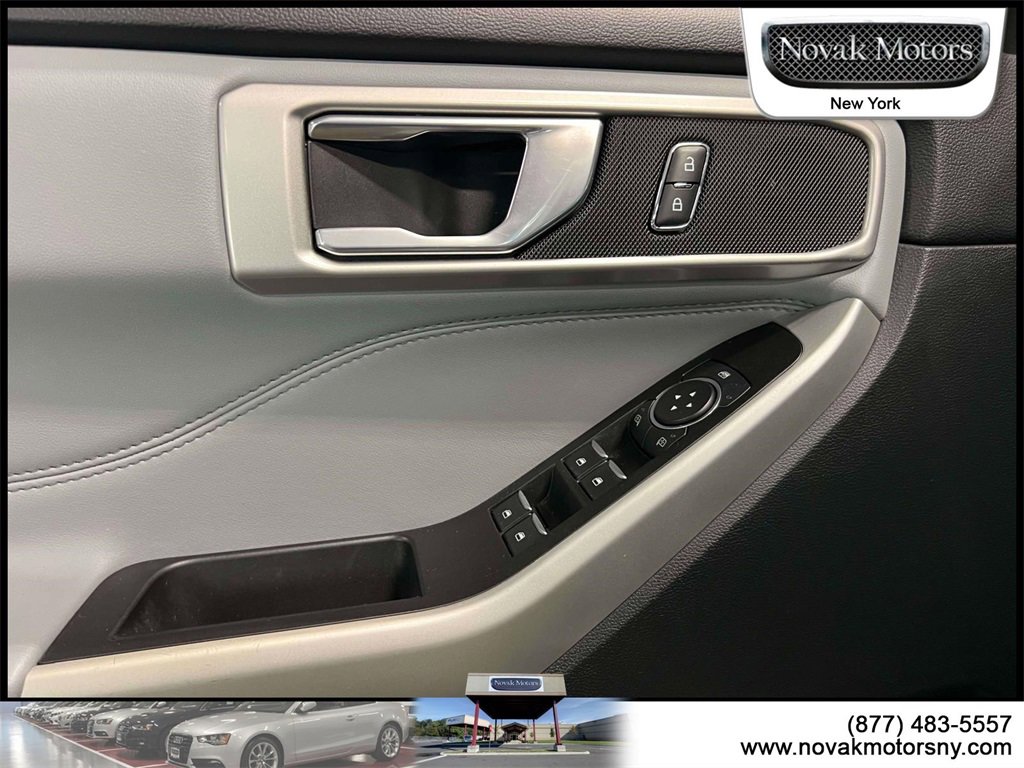 Used 2022 Ford Explorer XLT w/ Equipment Group 202A image 18