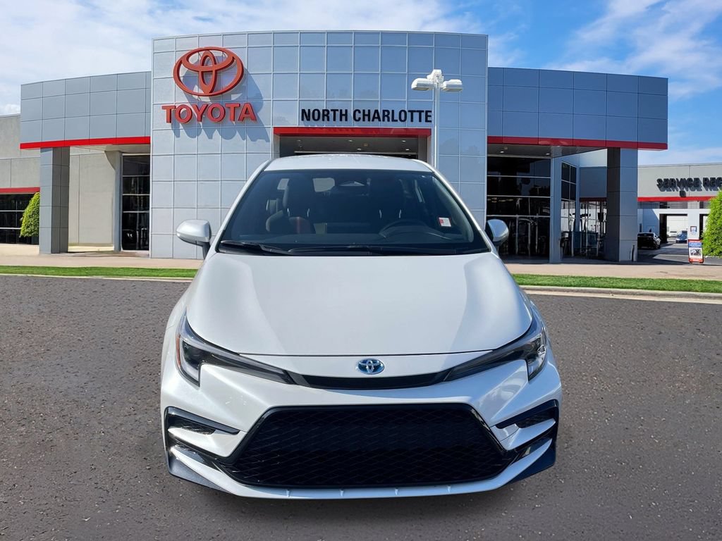 Used 2025 Toyota Corolla SE FWD image 3