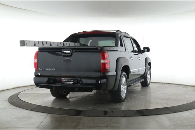 Used 2012 Chevrolet Avalanche LTZ AWD/4WD image 7