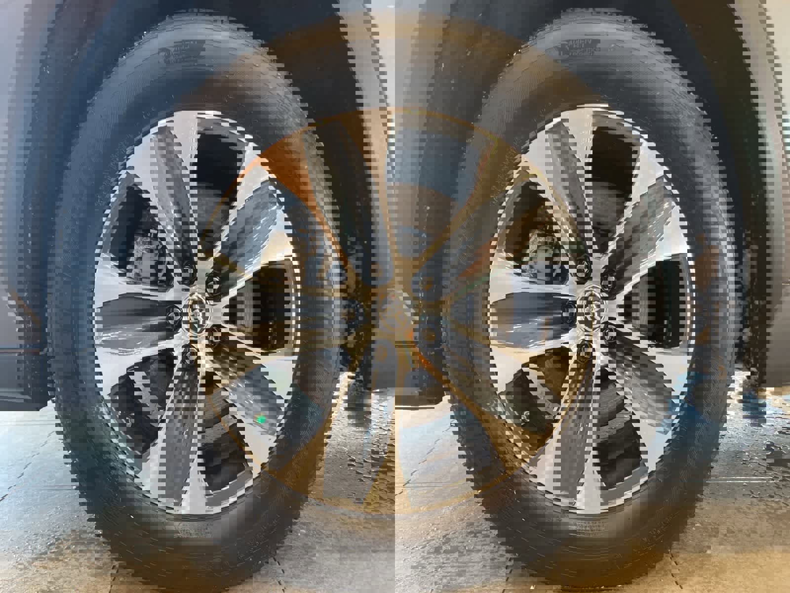 Used 2023 Toyota Highlander XLE image 9