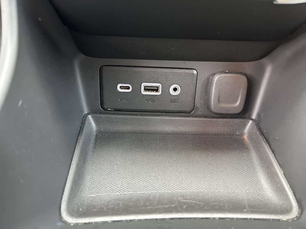 Used 2024 GMC Terrain SLE AWD/4WD image 19