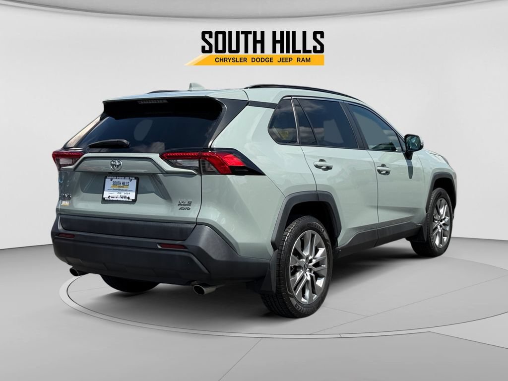 Used 2022 Toyota RAV4 XLE Premium AWD/4WD image 5