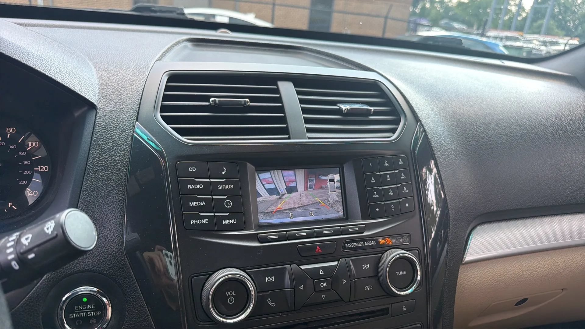 Used 2016 Ford Explorer XLT AWD/4WD image 25