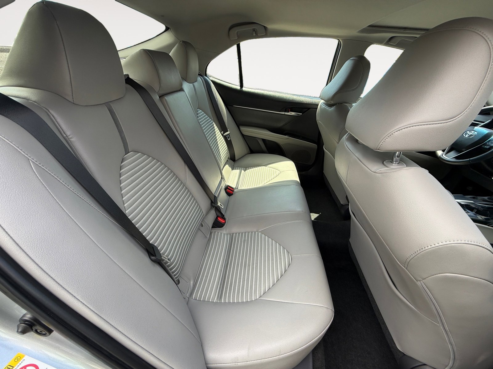 Used 2018 Toyota Camry SE w/ Moonroof Package FWD image 18