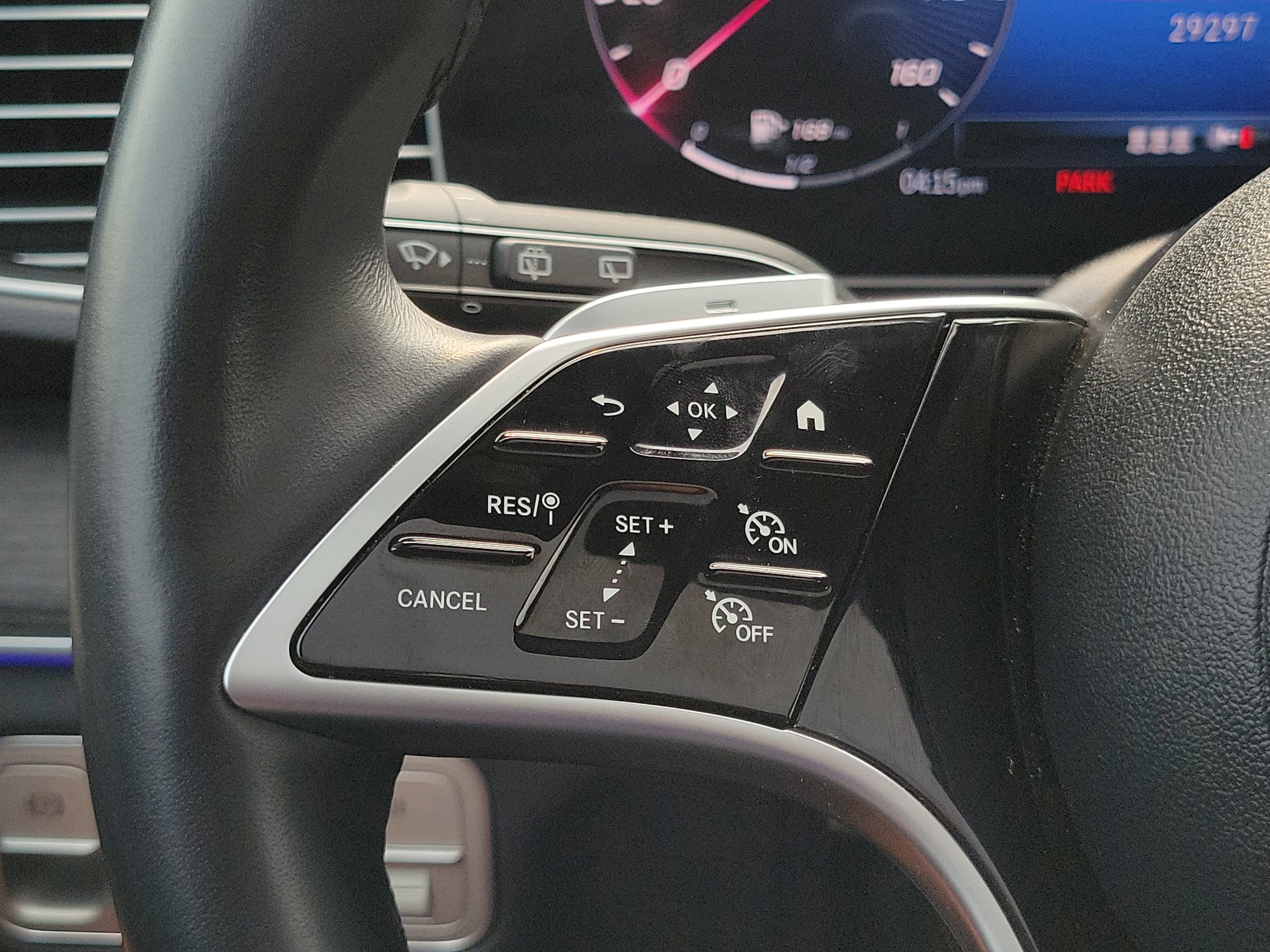 Used 2025 Mercedes-Benz GLE 350 4MATIC w/ AMG Line Exterior image 22