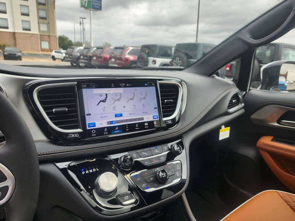 New 2026 Chrysler Pacifica Pinnacle image 22