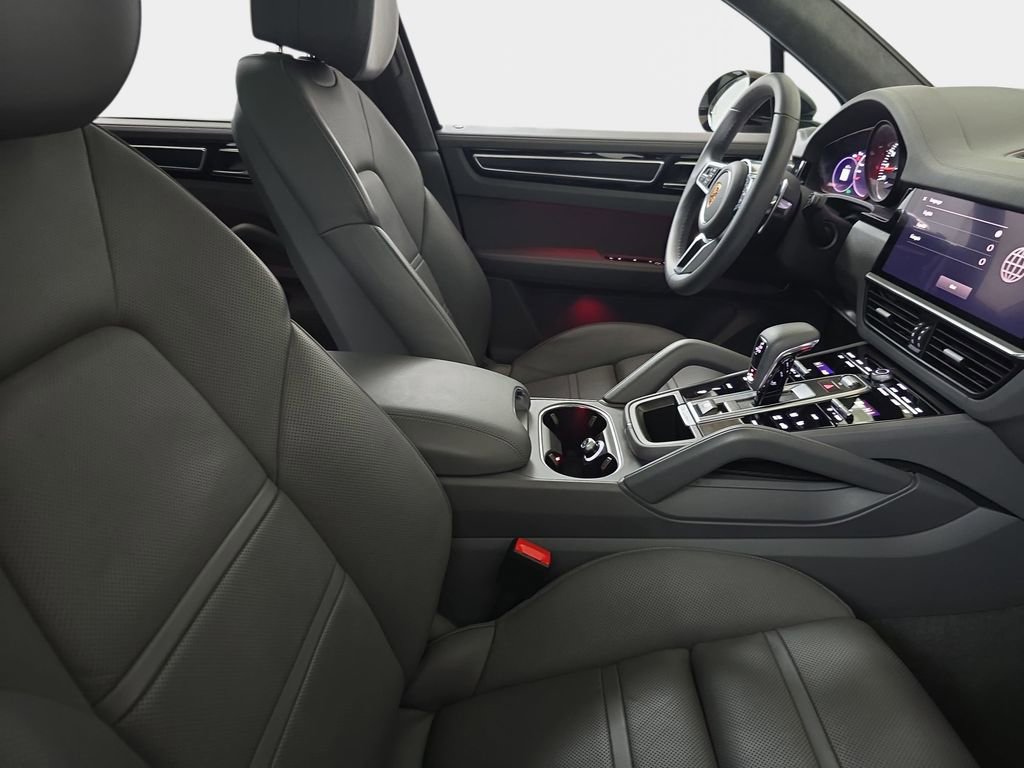 Used 2023 Porsche Cayenne GTS image 11