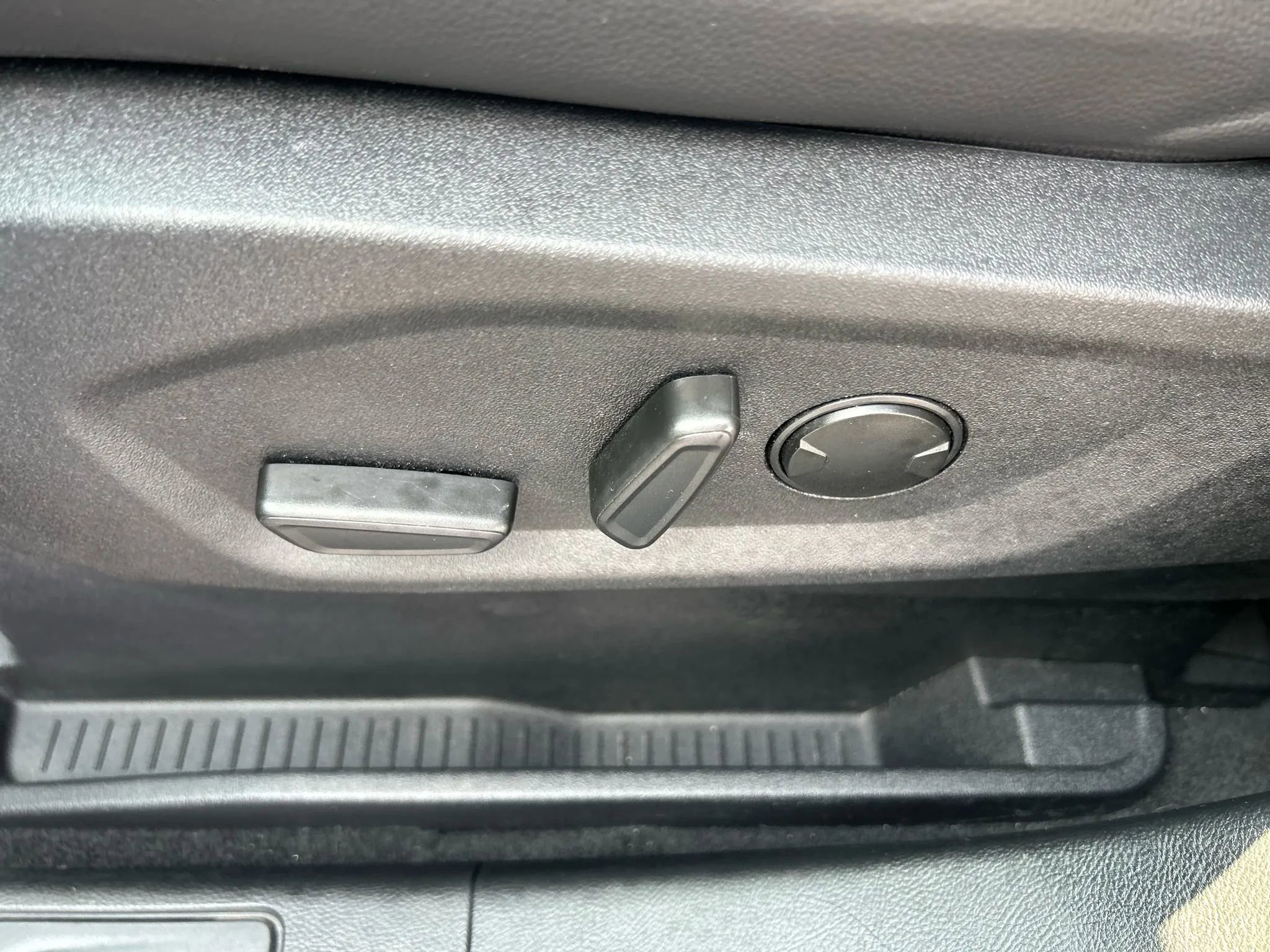 Used 2024 Ford Edge SEL image 19