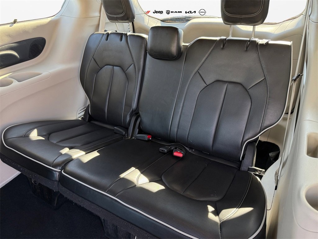 Certified 2023 Chrysler Pacifica Limited image 18