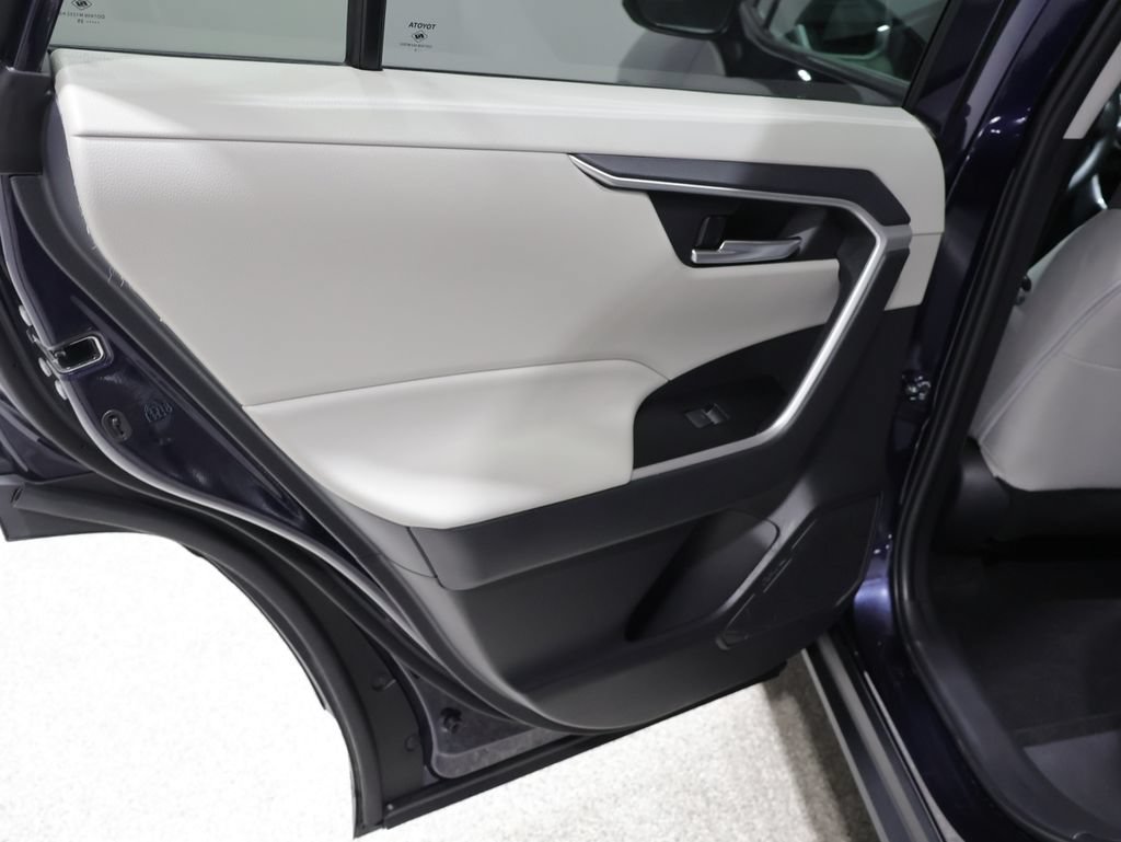 Used 2025 Toyota RAV4 XLE AWD/4WD image 19