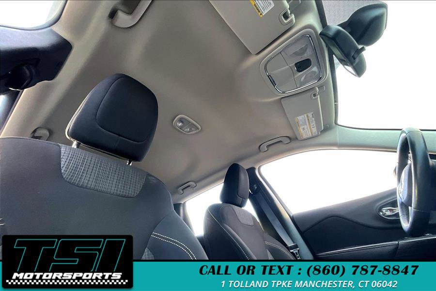 Used 2016 Jeep Cherokee Latitude w/ Cold Weather Group image 22