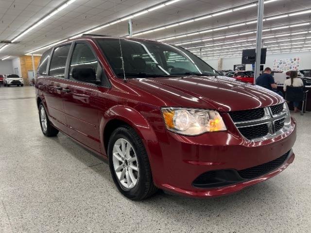 Used 2016 Dodge Grand Caravan SXT image 3