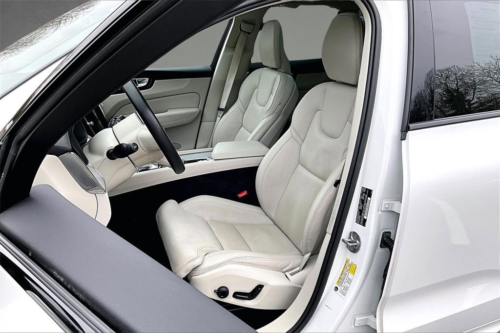 Used 2023 Volvo XC60 B5 Ultimate image 21