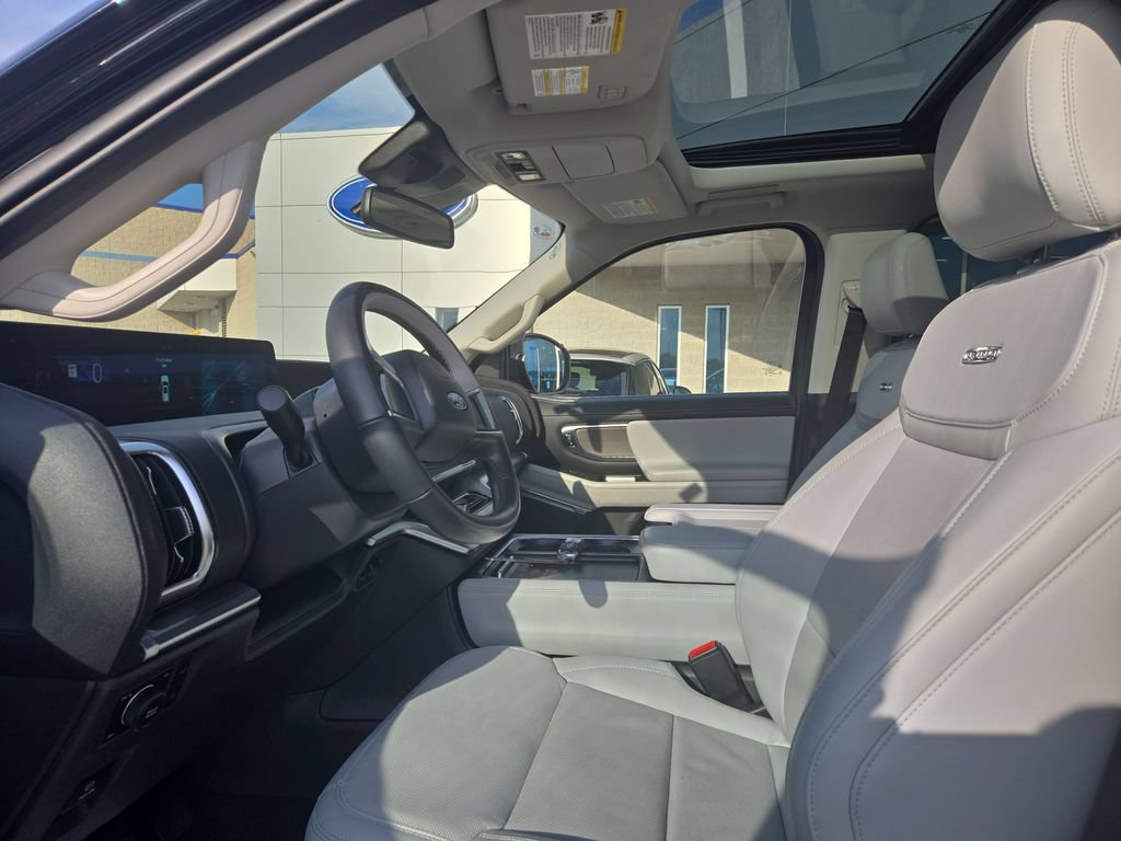 Certified 2025 Ford Expedition Platinum w/ Driver's Package AWD/4WD image 17