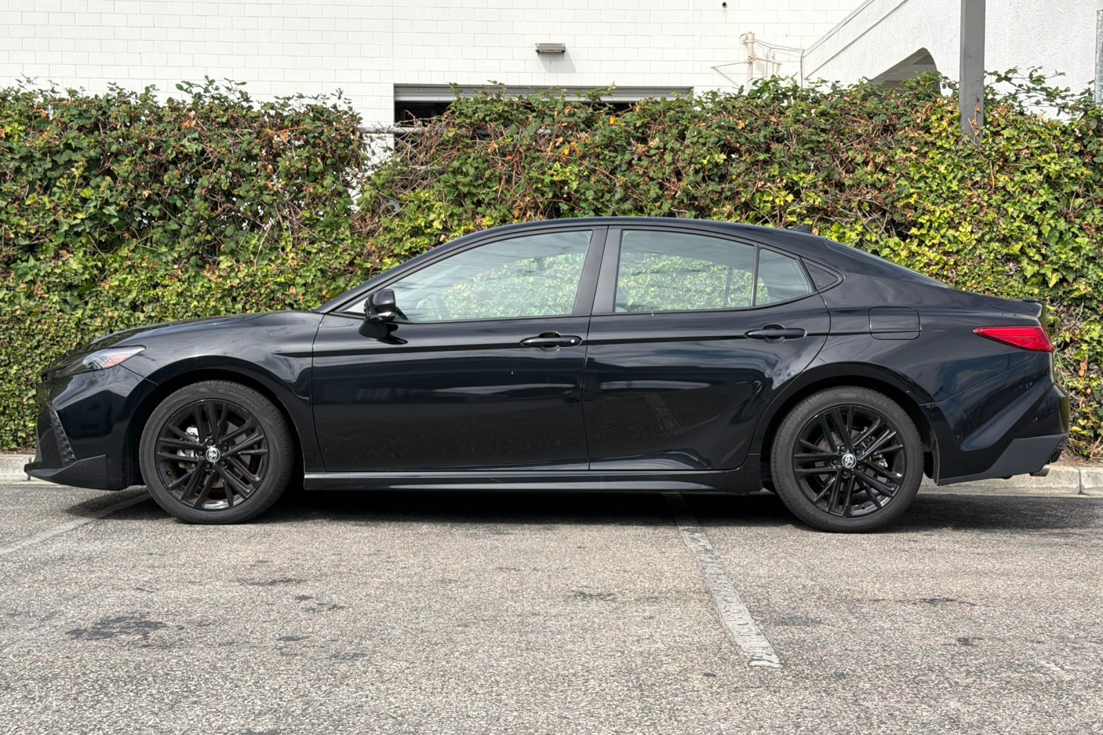 Used 2025 Toyota Camry SE FWD image 7