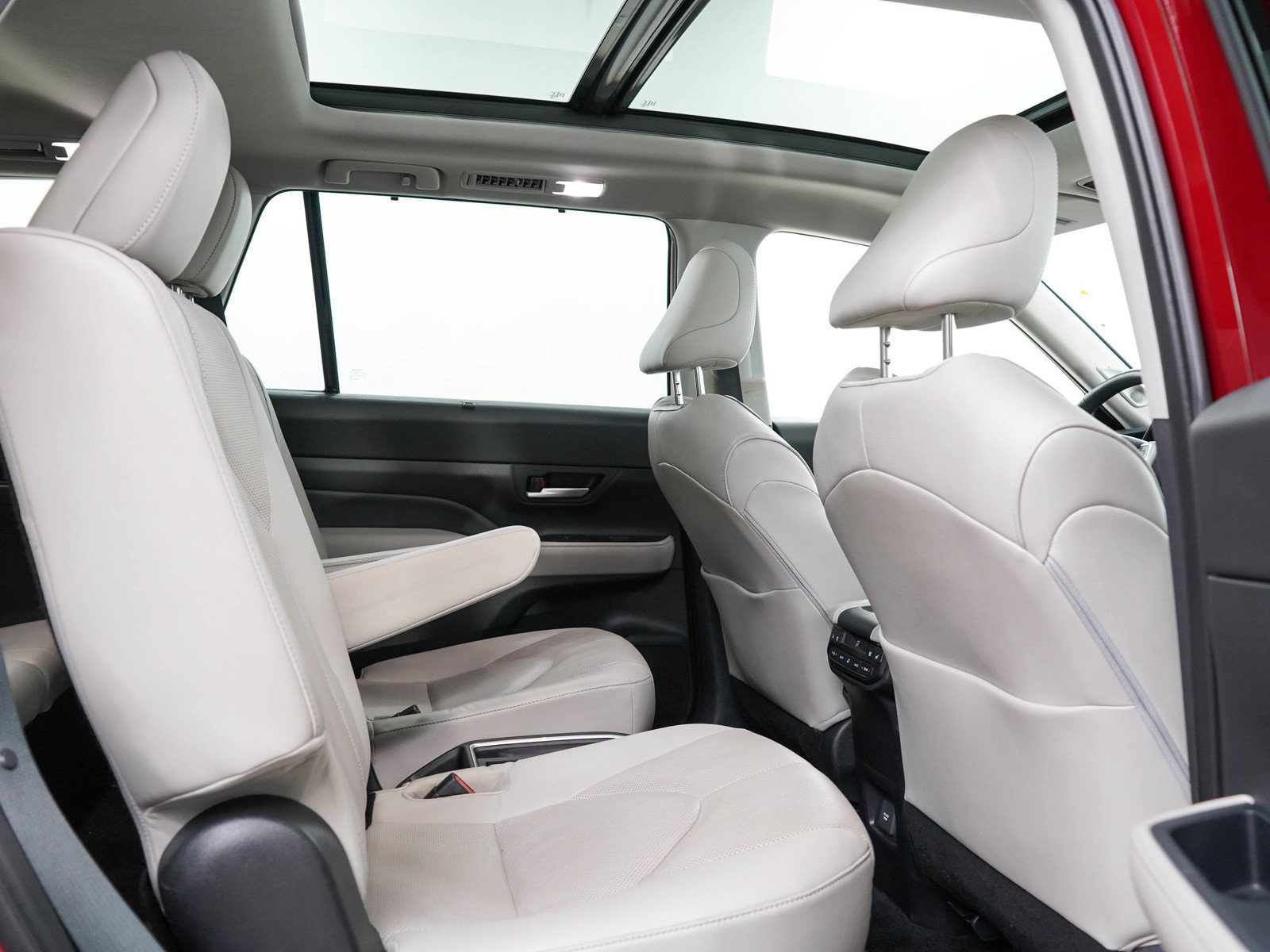 Used 2025 Toyota Grand Highlander AWD image 16
