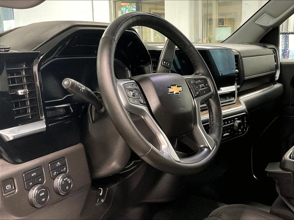 Used 2023 Chevrolet Silverado 1500 LT AWD/4WD image 8