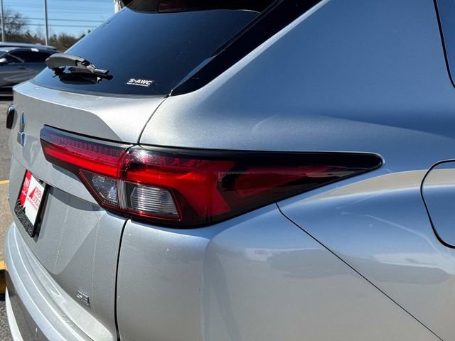 Used 2024 Mitsubishi Outlander AWD image 12