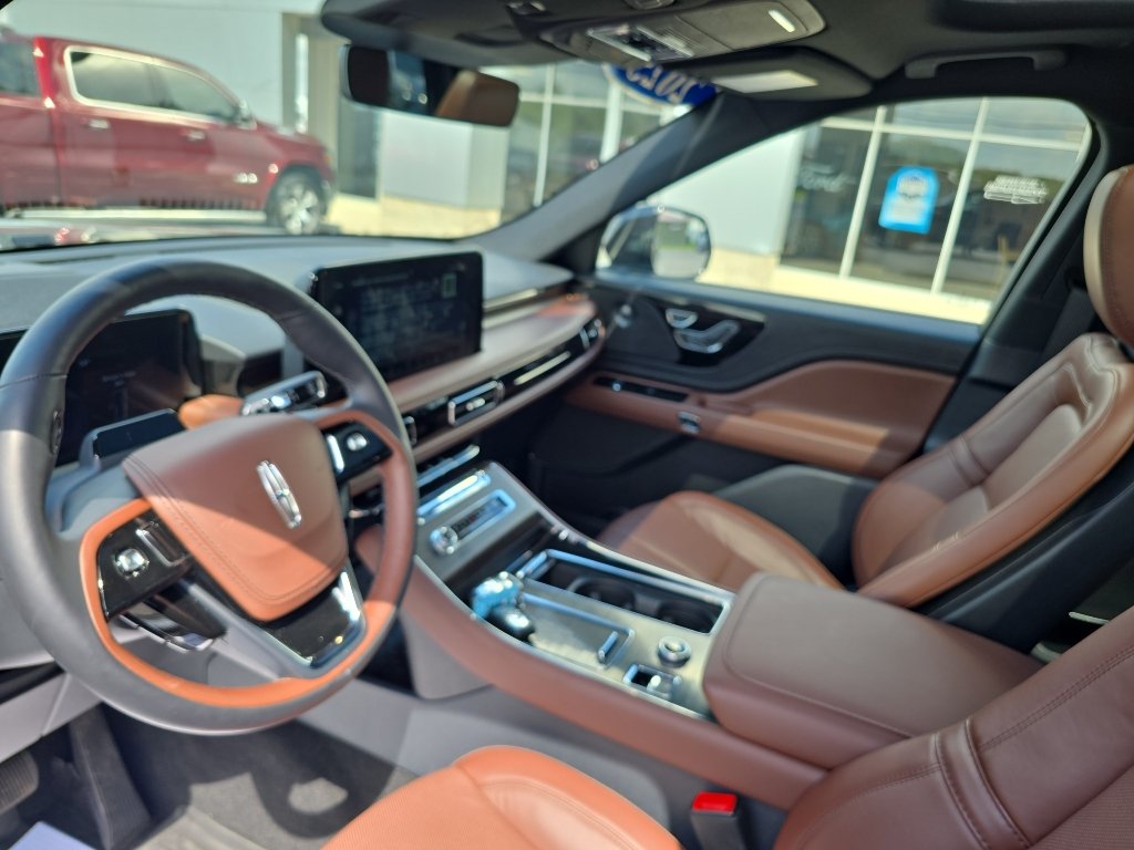Used 2025 Lincoln Aviator Reserve w/ Jet Appearance Package AWD/4WD image 17