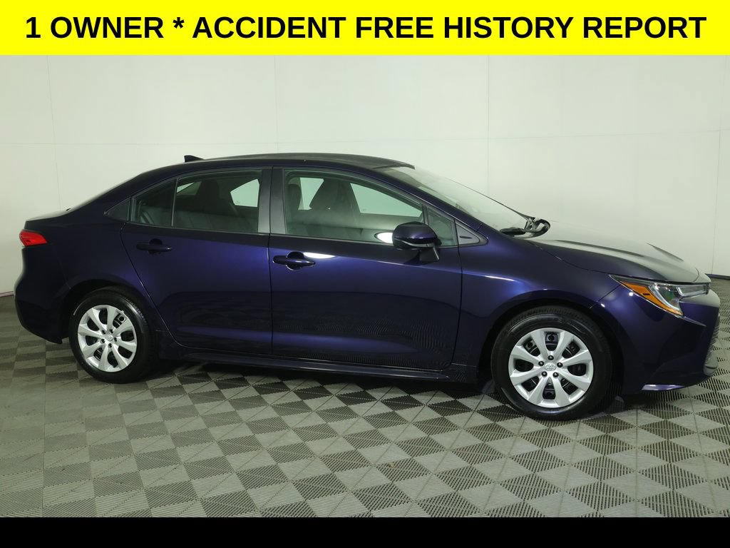 Used 2025 Toyota Corolla LE FWD image 2