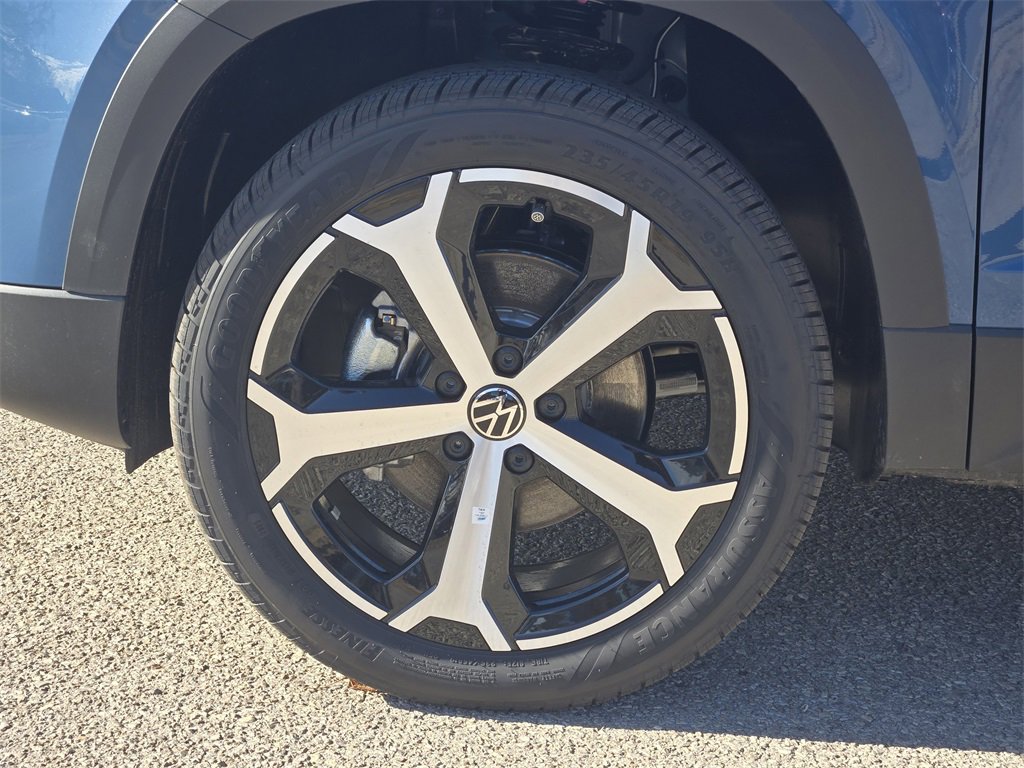New 2026 Volkswagen Taos SEL image 10