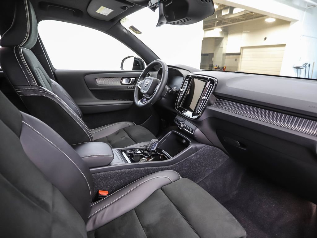 Used 2022 Volvo XC40 T5 R-Design AWD/4WD image 30