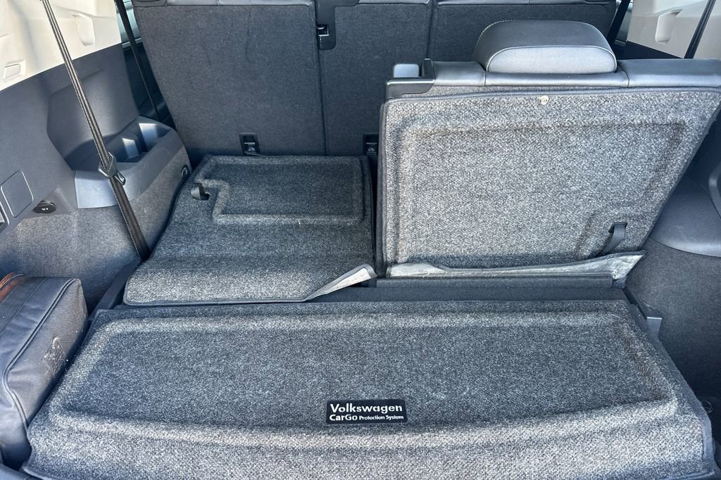 Used 2018 Volkswagen Tiguan SE w/ Panoramic Sunroof Package image 16