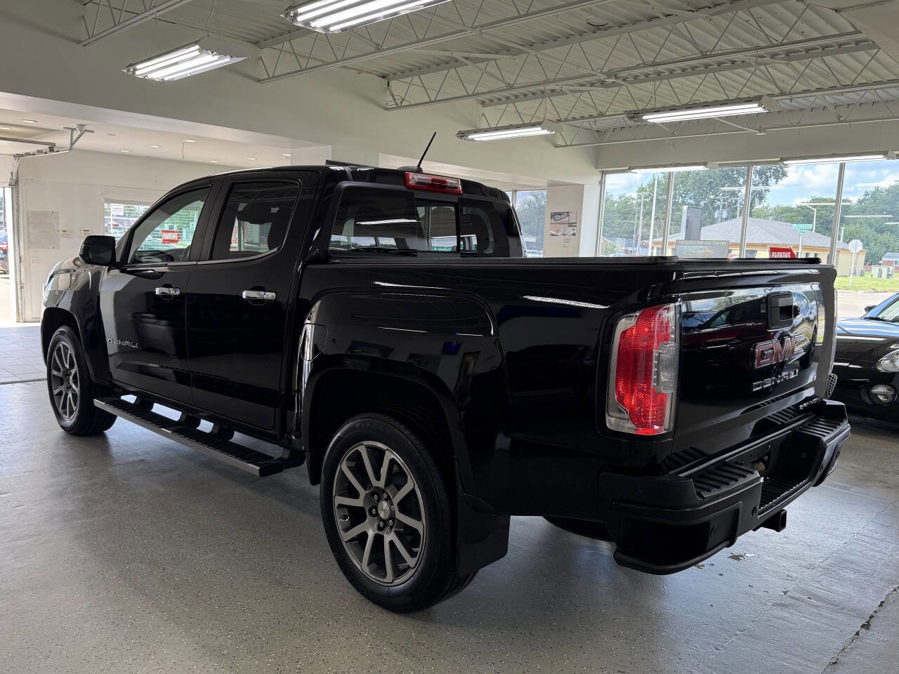Used 2021 GMC Canyon Denali image 7