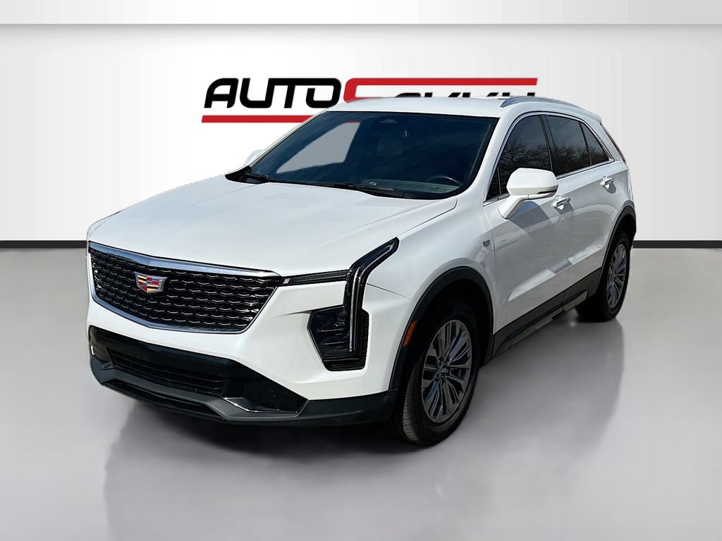 Used 2024 Cadillac XT4 Premium Luxury w/ Cold Weather Package FWD image 3