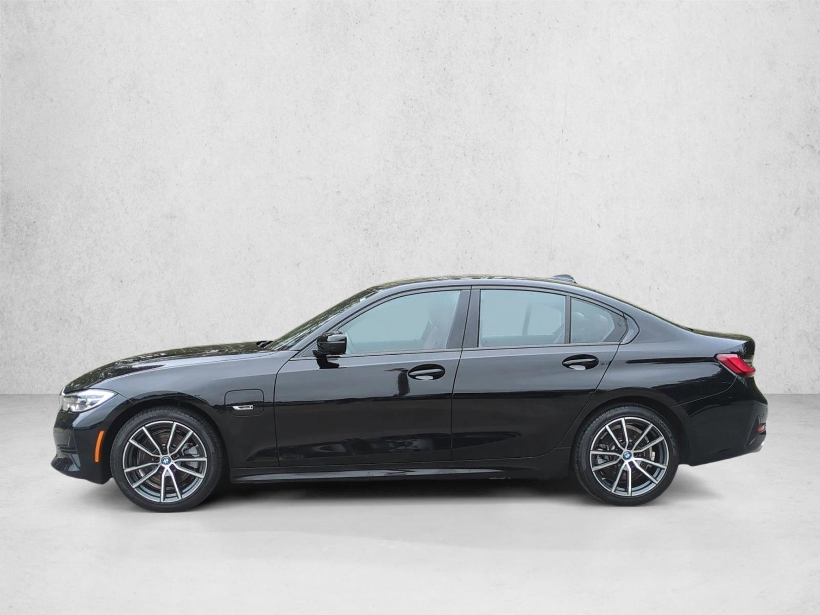 Used 2022 BMW 330e xDrive w/ Premium Package AWD/4WD image 9