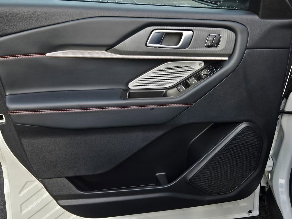 Used 2025 Ford Explorer ST image 10