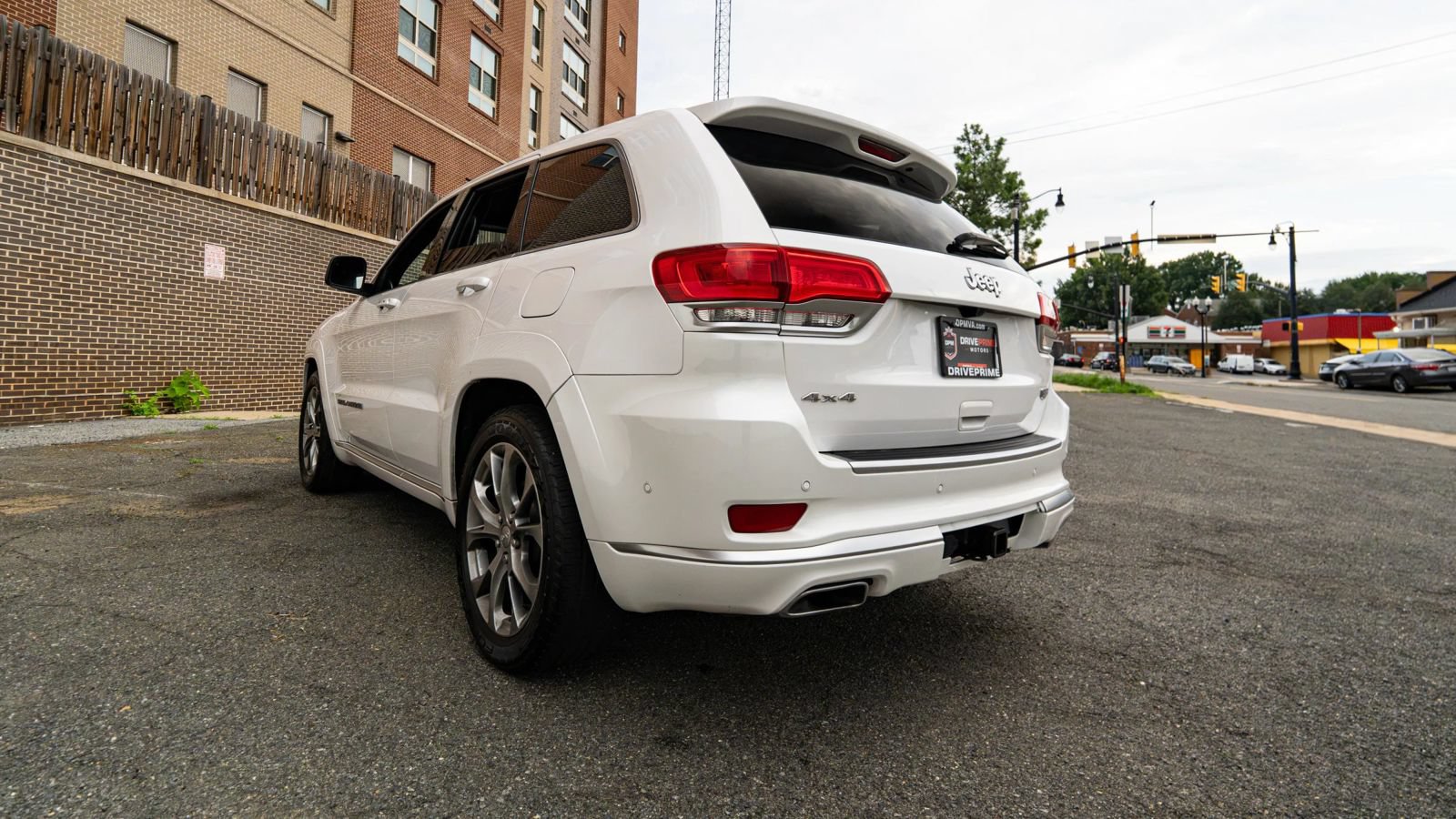 Used 2020 Jeep Grand Cherokee Summit AWD/4WD image 6