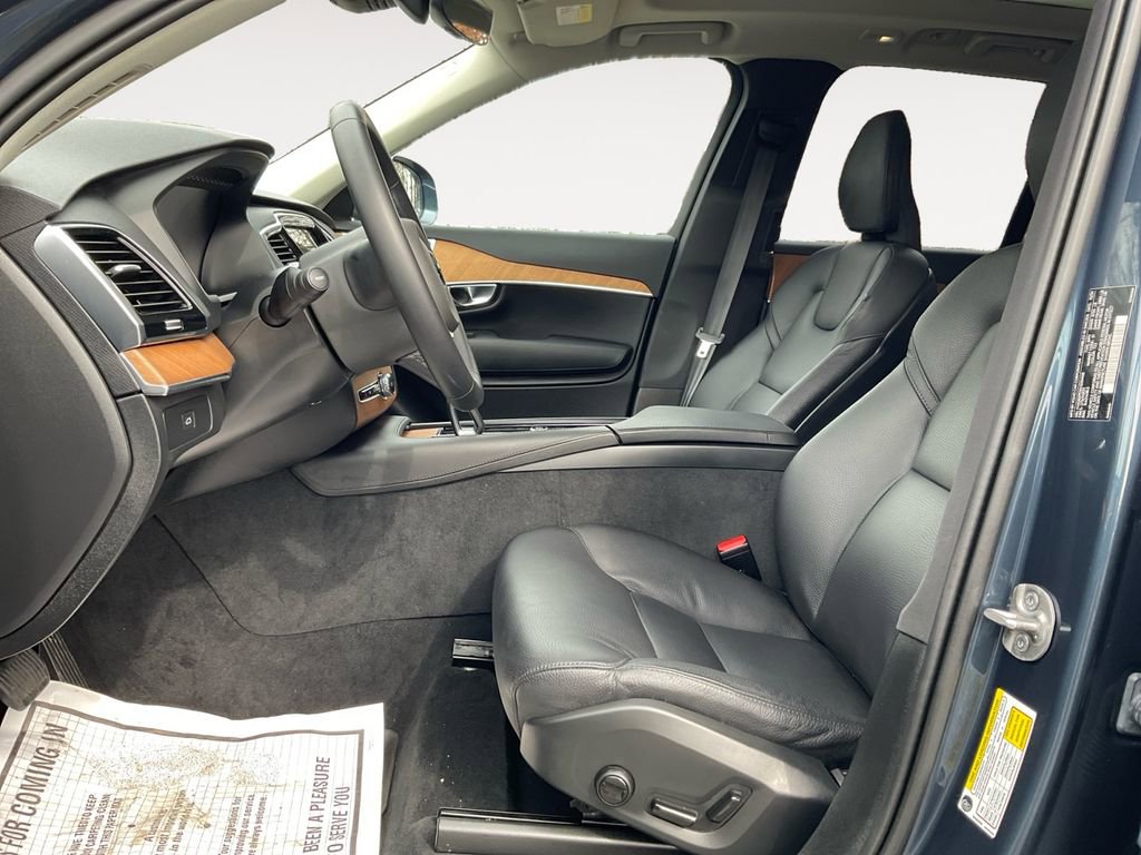 Certified 2025 Volvo XC90 B6 Plus image 9