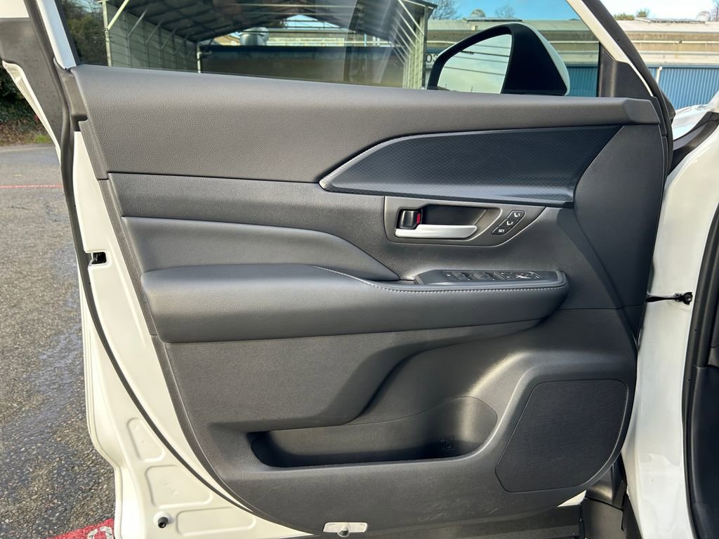 Used 2024 Toyota Grand Highlander AWD Hybrid image 23