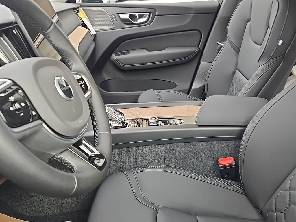 New 2026 Volvo XC60 B5 Plus w/ Climate Package image 8