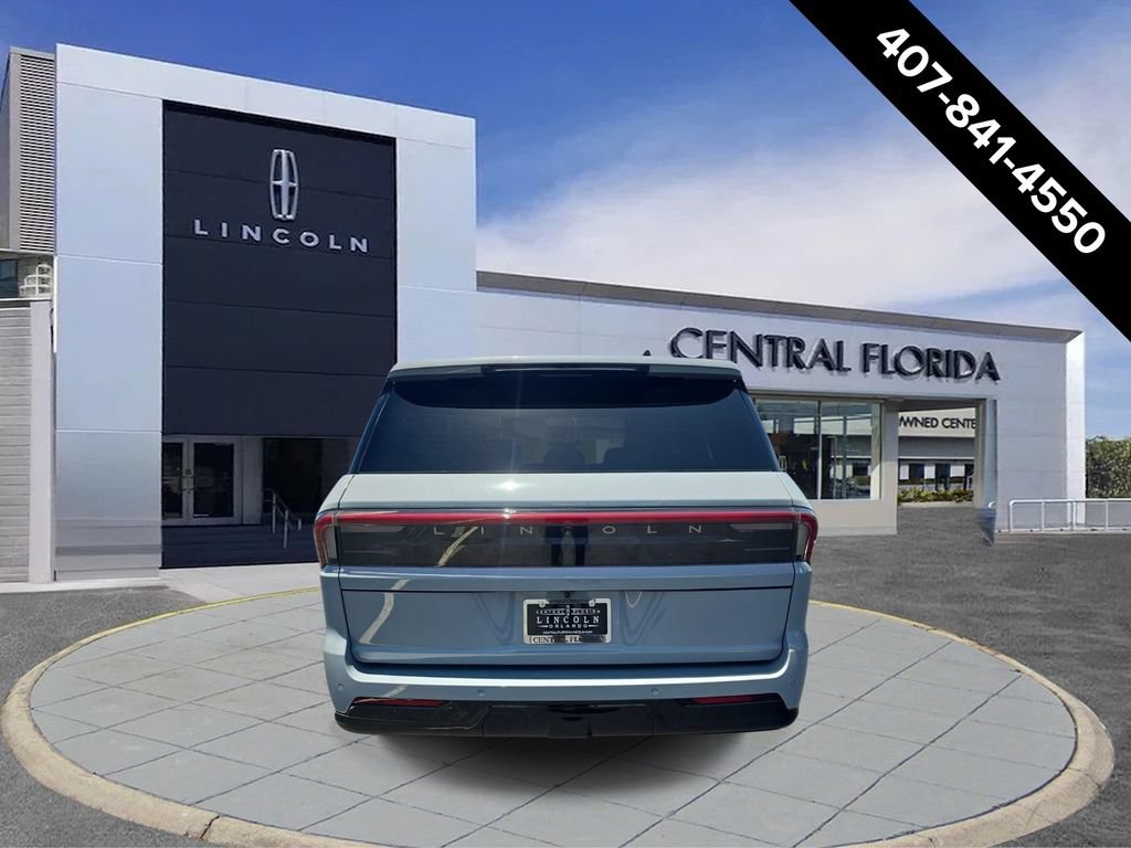 New 2027 Lincoln Navigator Premiere RWD image 3