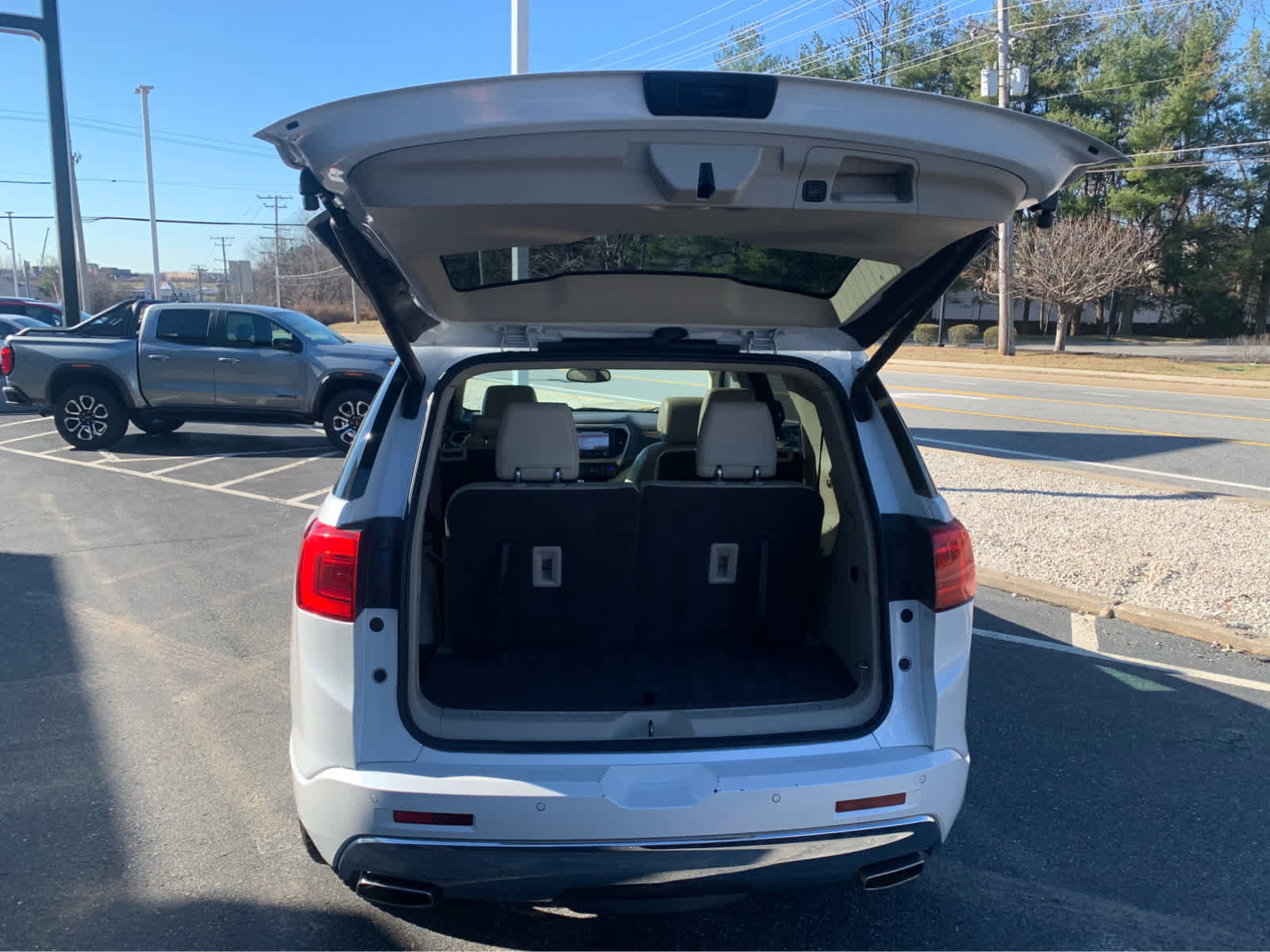 Used 2017 GMC Acadia Denali image 5