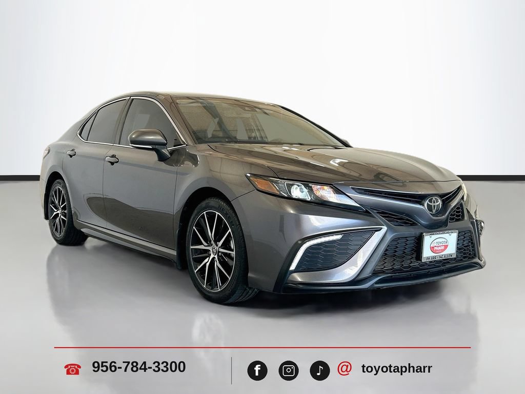 Used 2023 Toyota Camry SE FWD image 3
