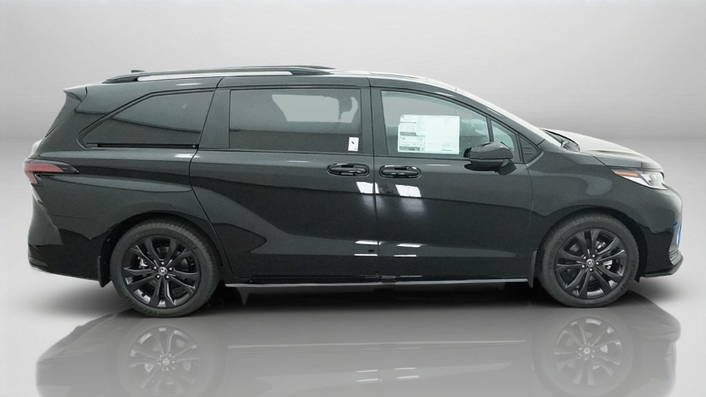 New 2026 Toyota Sienna XSE FWD image 7