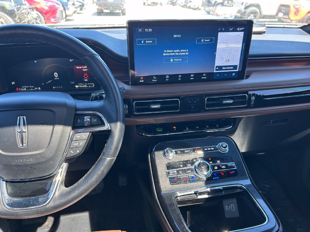 Used 2023 Lincoln Nautilus Reserve w/ Luxury Package AWD/4WD image 17