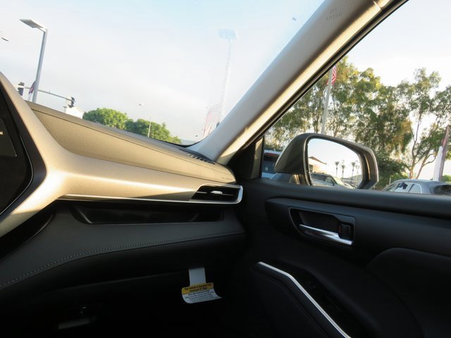 New 2025 Toyota Highlander XLE image 34