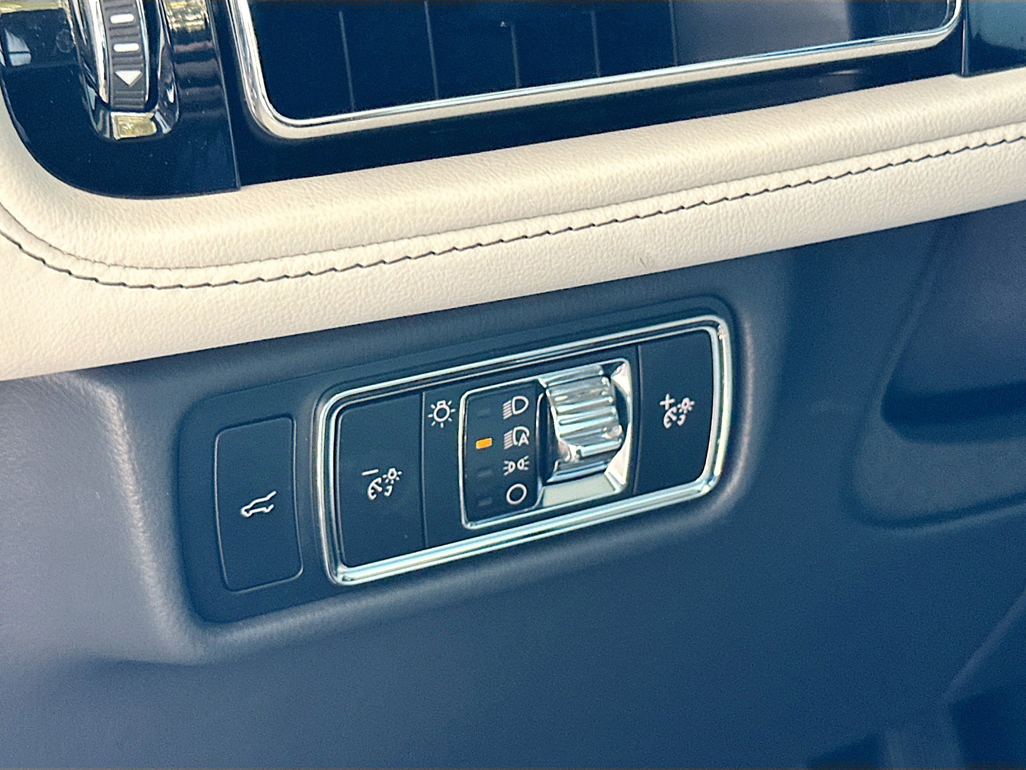 Used 2025 Lincoln Aviator 2WD image 10