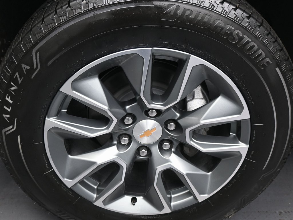 Used 2025 Chevrolet Silverado 1500 LT AWD/4WD image 40