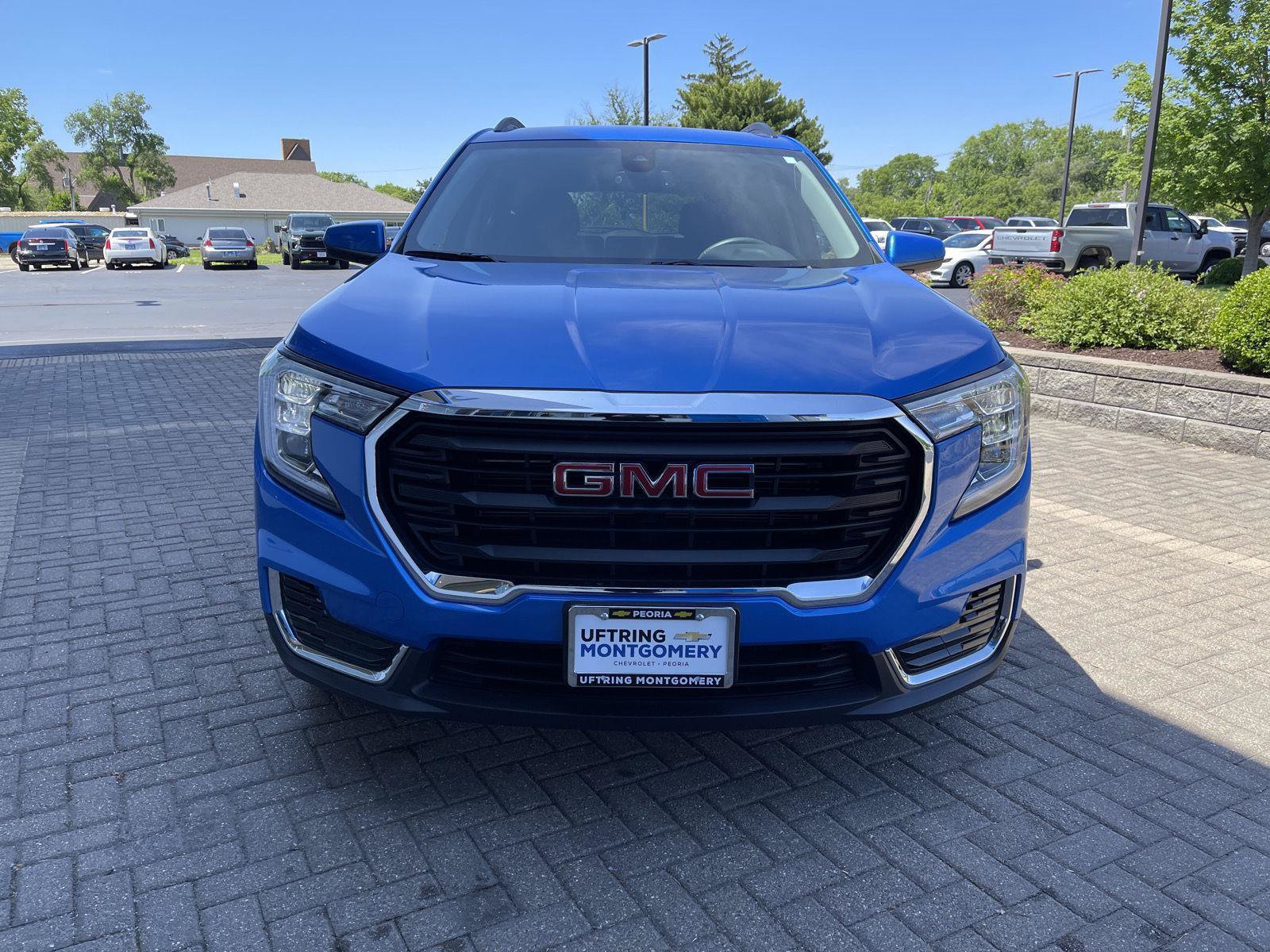 Used 2024 GMC Terrain SLE w/ Driver Convenience Package FWD image 8