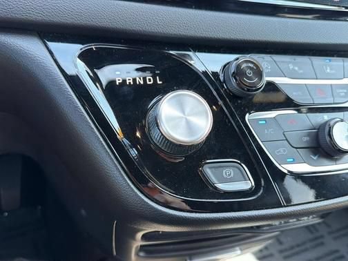 Used 2025 Chrysler Pacifica Select FWD image 15