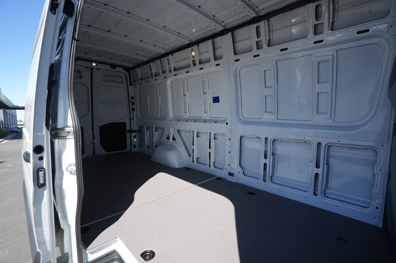 New 2025 Mercedes-Benz eSprinter 170 Cargo image 12